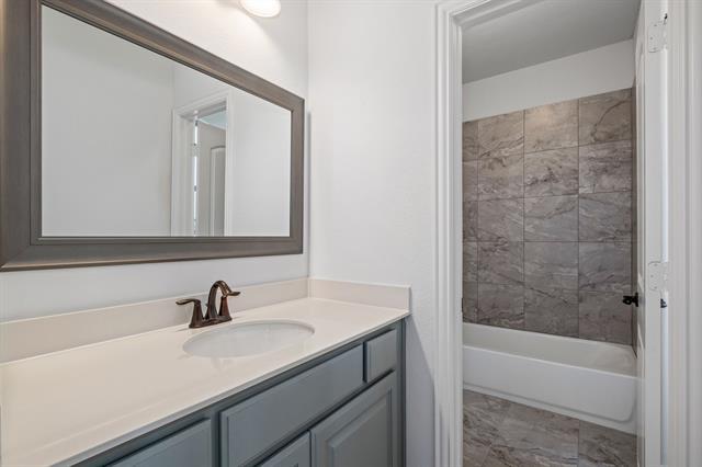 Building Photo - 1100 Grapevine Dr