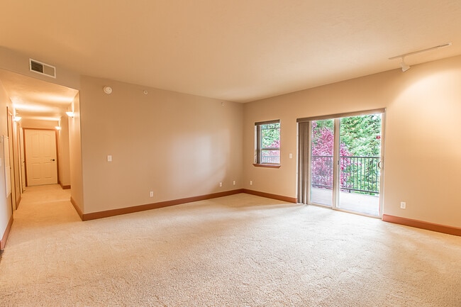 Building Photo - 6670 N Spurwing Loop