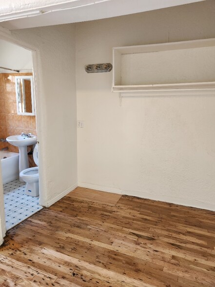 Building Photo - 1845 N Gramercy Pl