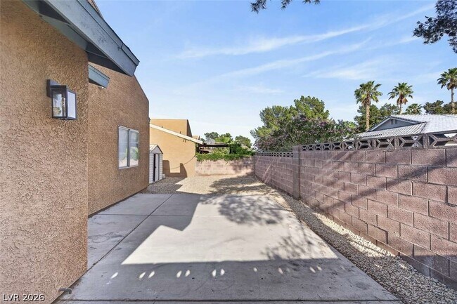 Building Photo - 6529 Pinon Pine Way