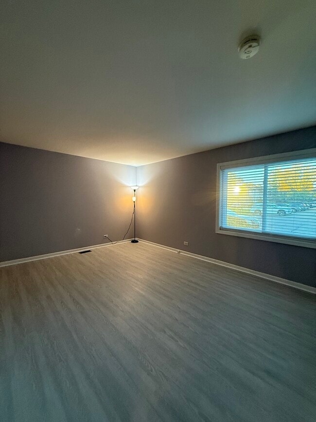 Building Photo - 3026 Roberts Dr