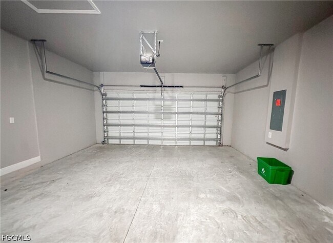Building Photo - 5028 Tradewinds Cir