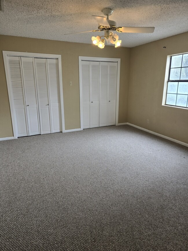 Building Photo - 615 S Smith St