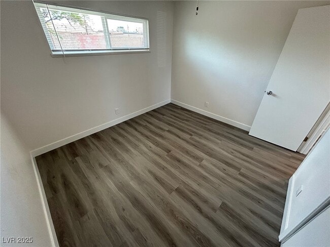 Building Photo - 820 Carpenter Dr
