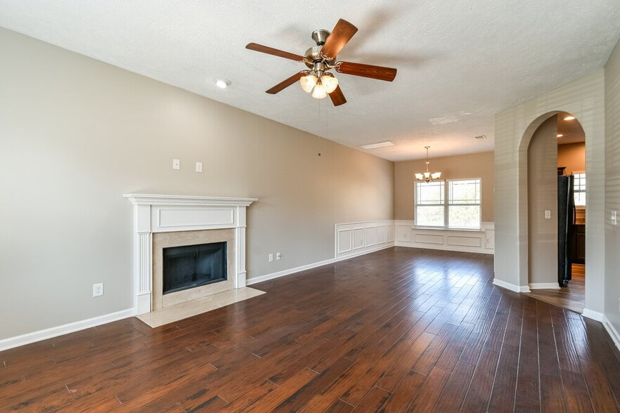 Building Photo - 6465 Paddington Way