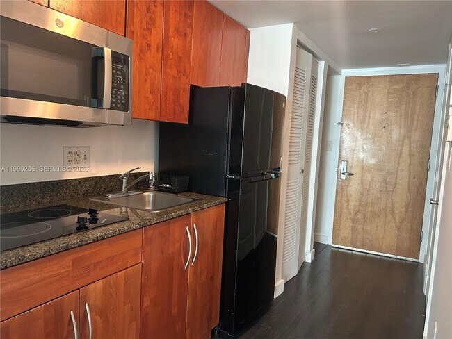 Building Photo - 1200 Brickell Bay Dr