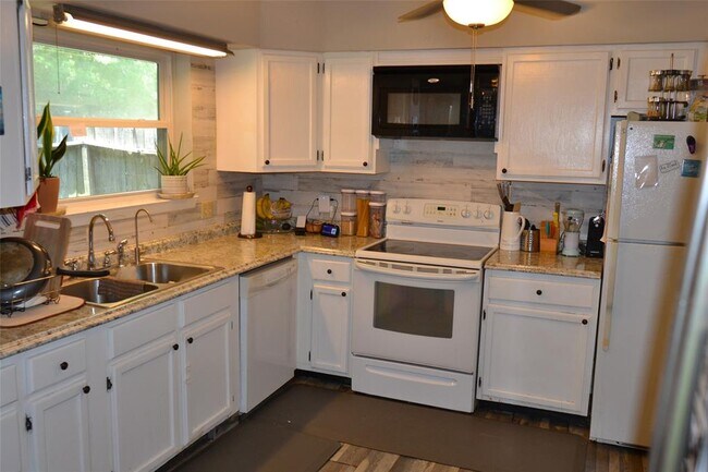 Building Photo - 10530 Permian Dr