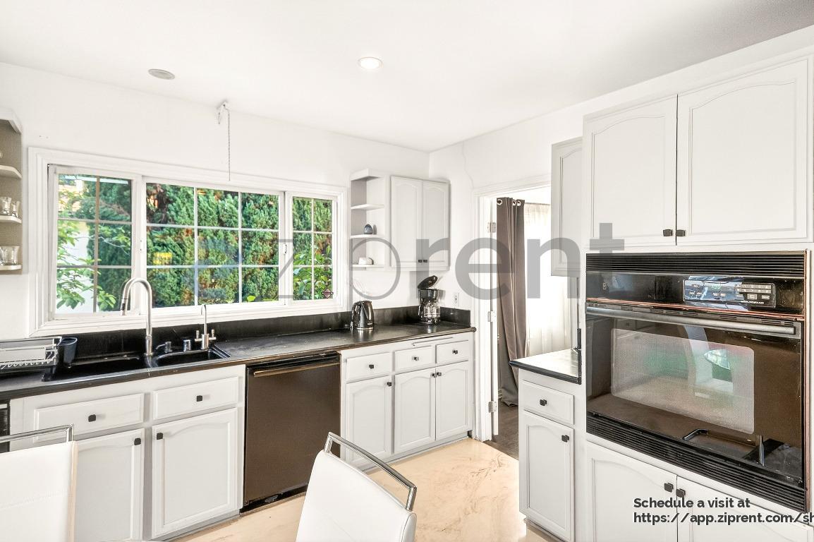 Building Photo - 138 N Hamel Dr