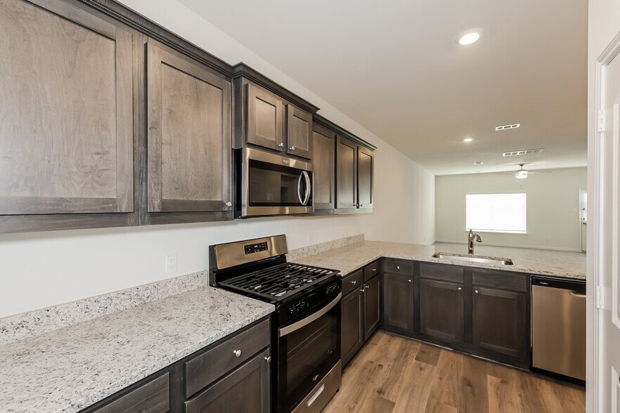 Building Photo - 9609 Klondike Dr