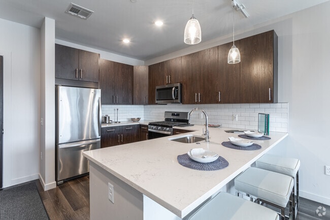 Interior Photo - 2000 Pennsylvania Avenue