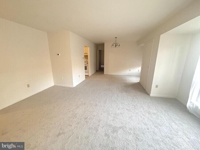 Building Photo - 8865 Roll Right Ct