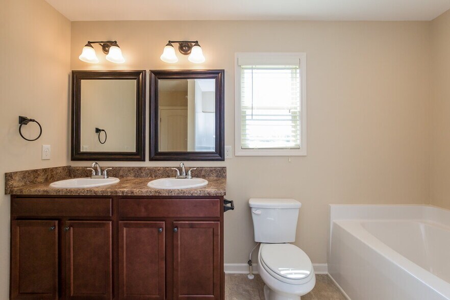 Building Photo - 323 Trailside Dr