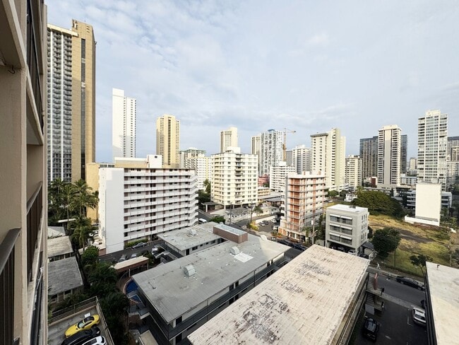 Building Photo - Large 2/2 in Heart of Waikiki with Central A/C & Utilities Included