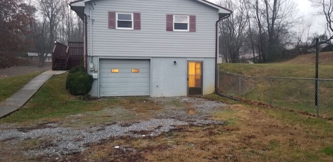 Building Photo - 60 Lorraine St