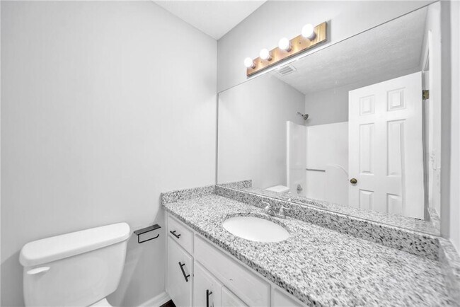 Building Photo - 608 Wood Ridge Dr