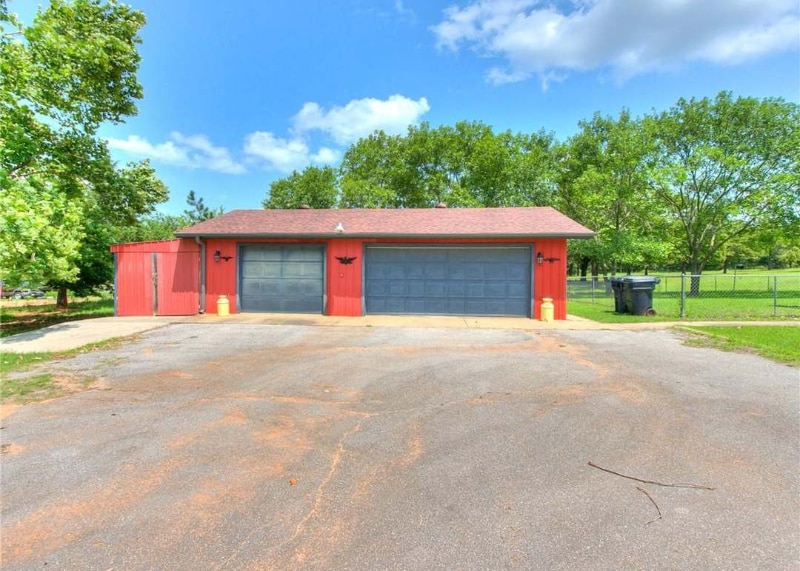 Building Photo - 11500 Canyon Oaks Dr