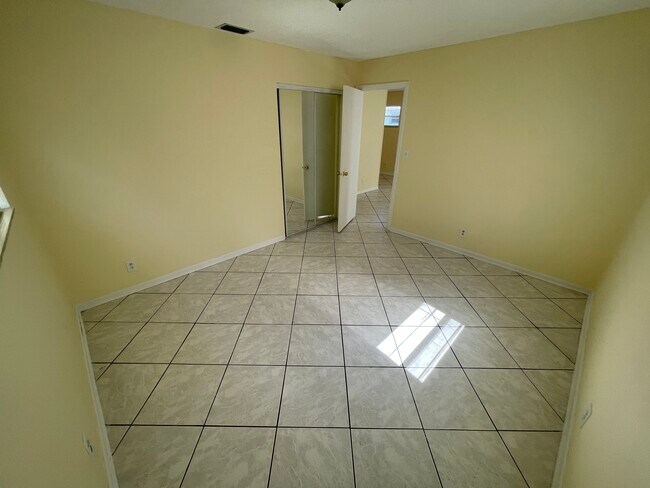 Building Photo - 333 Perry Ave
