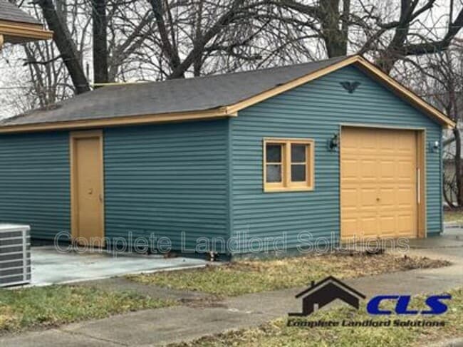 Building Photo - 2301 4th Ave