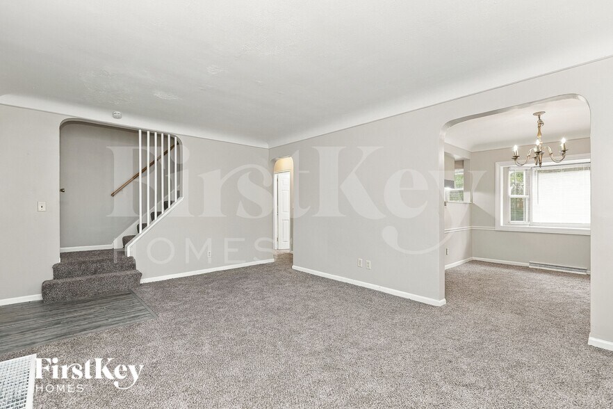 Building Photo - 1494 Clovernoll Dr