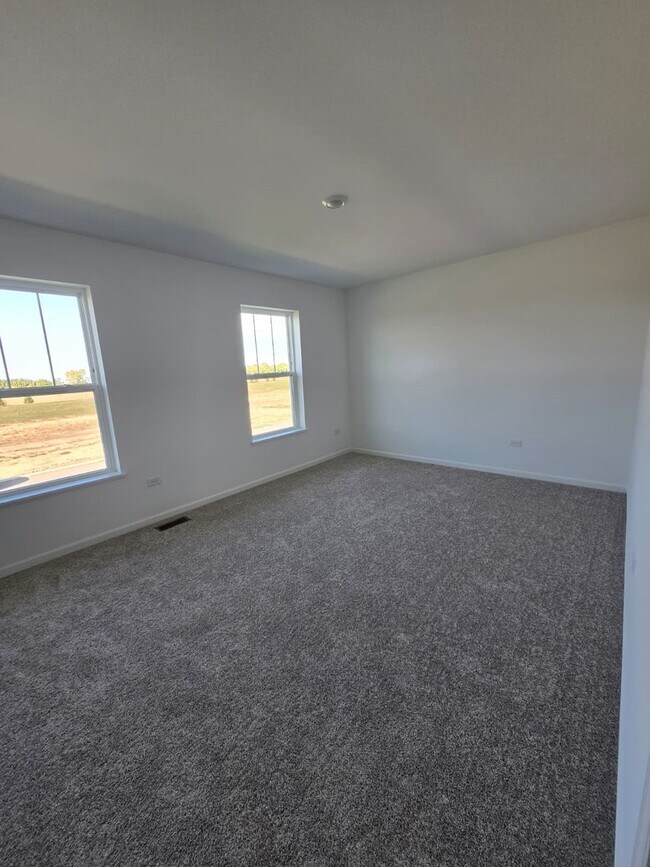 Building Photo - 348 Danforth Dr