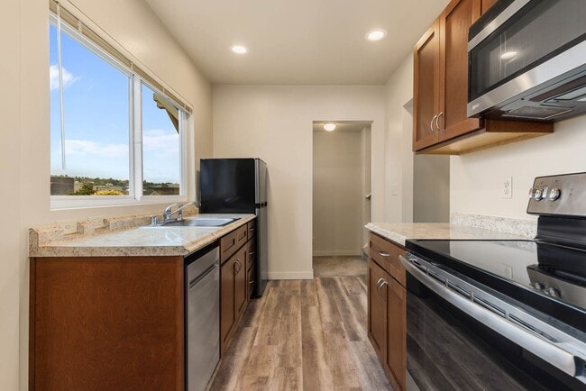 Building Photo - 2114 Dexter Ave N