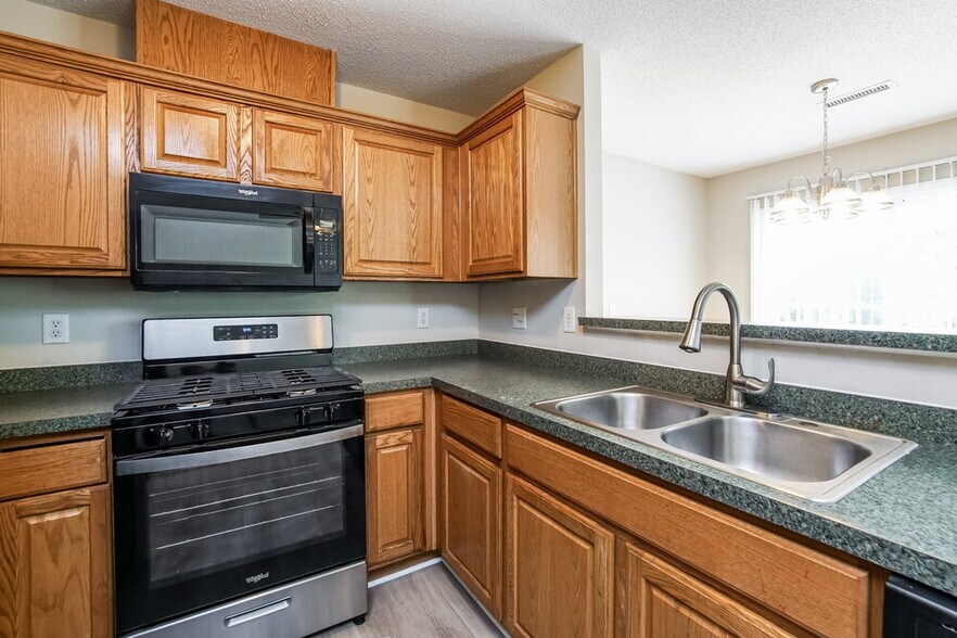 Building Photo - 3917 Apperson Dr