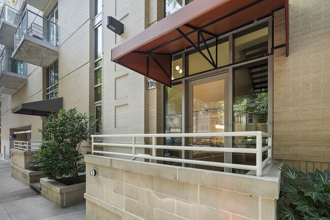 Building Photo - 905 Juniper St NE