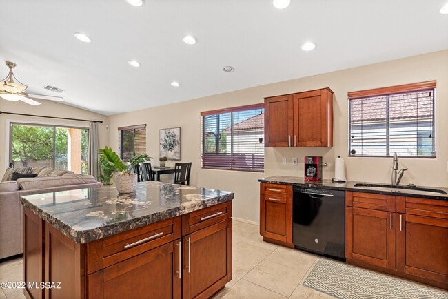 Building Photo - 4906 N Sabino Gulch Ct