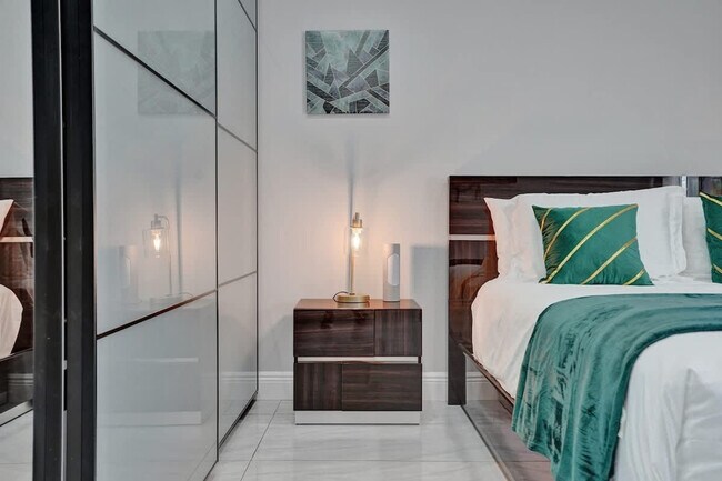 Building Photo - 1000 Diplomat Pkwy