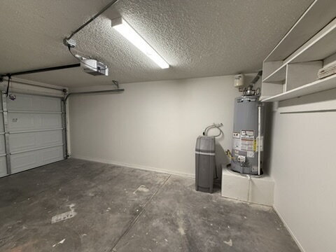Building Photo - 3 bed 2 bath with garage $1,400 Rent