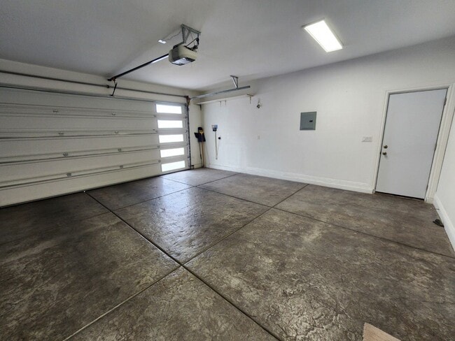 Building Photo - Single Story with Casita