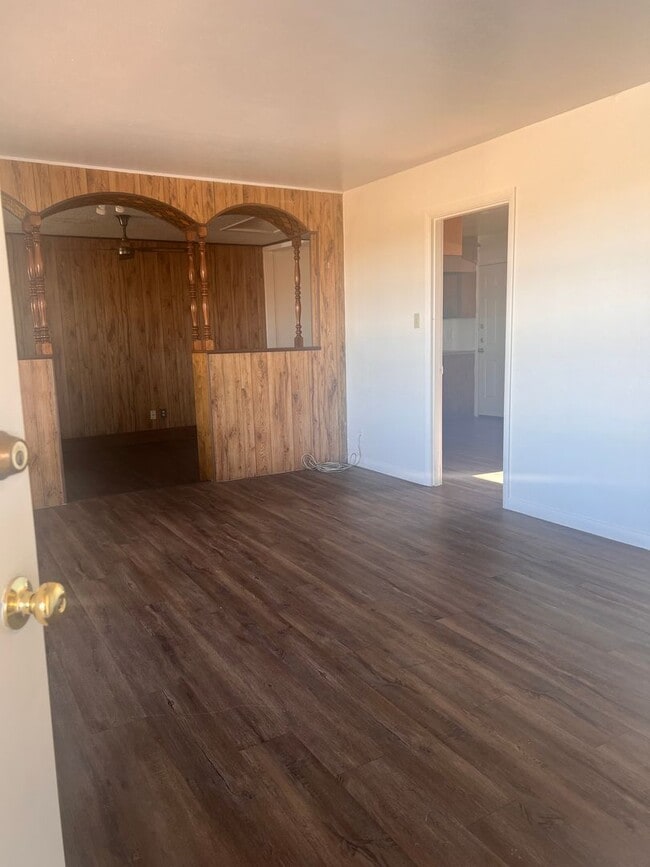 Primary Photo - Charming home located near John Ireland El...