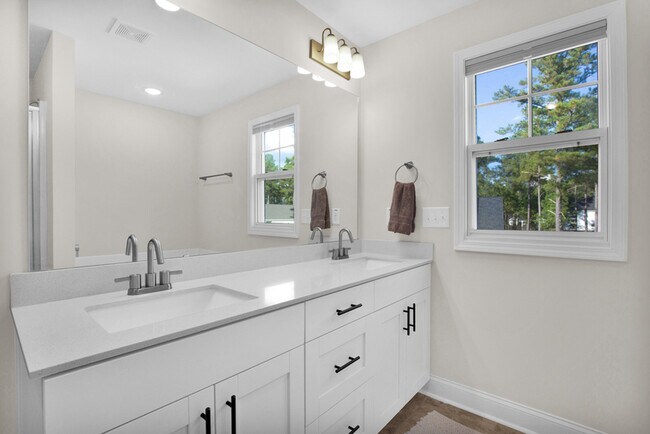 Building Photo - 245 Lonesome Glory Dr