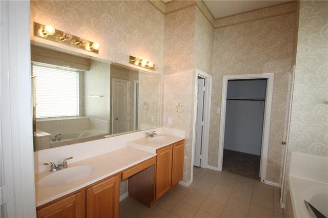 Building Photo - 1424 McKenzie Ct