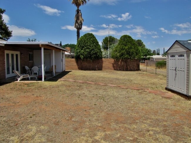 Building Photo - 503 Phillip Dr