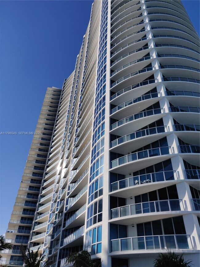 Building Photo - 3101 S Ocean Dr