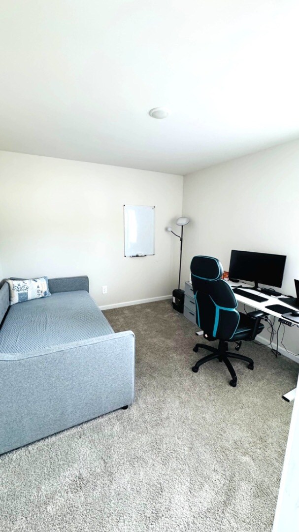 Building Photo - 4 Bedroom 2.5 bath with a loft Singe Family House for Rent