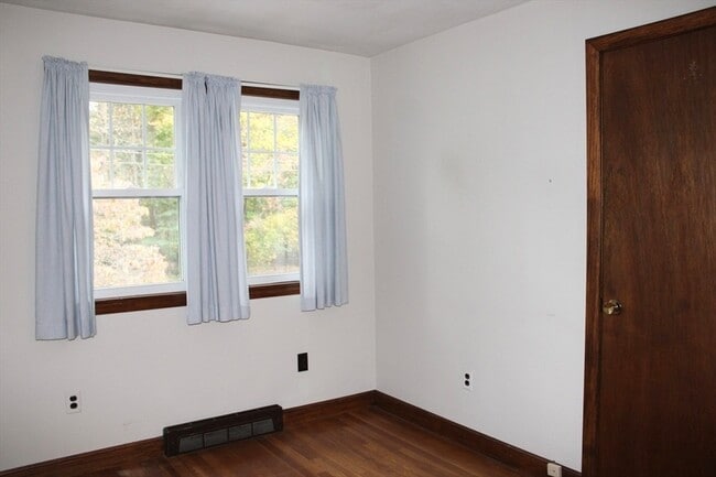 Building Photo - 61 Alton St