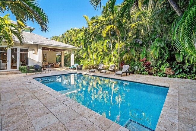 Building Photo - 120 Grove Way