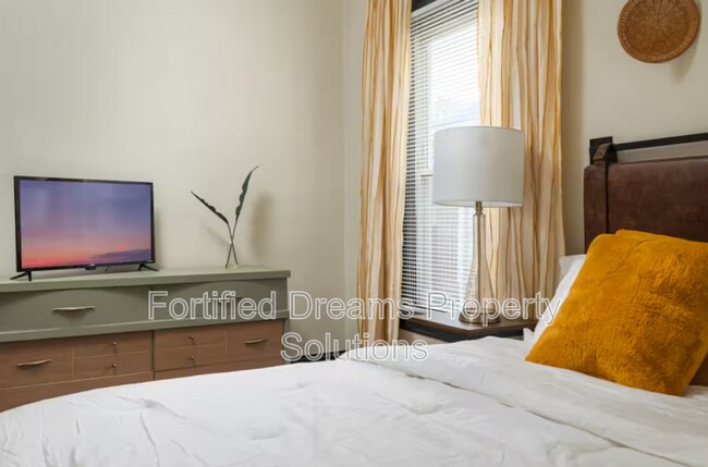 Building Photo - 720 S Broad St