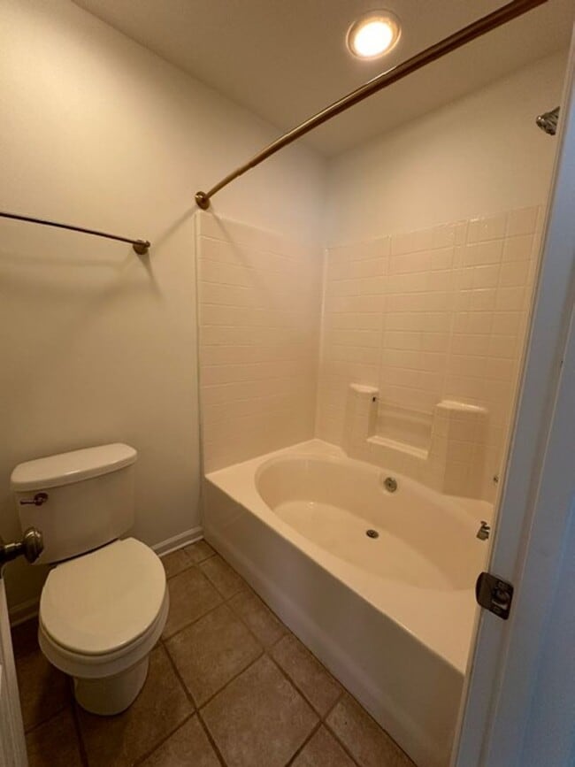 Building Photo - Townhouse / Stoney Creek