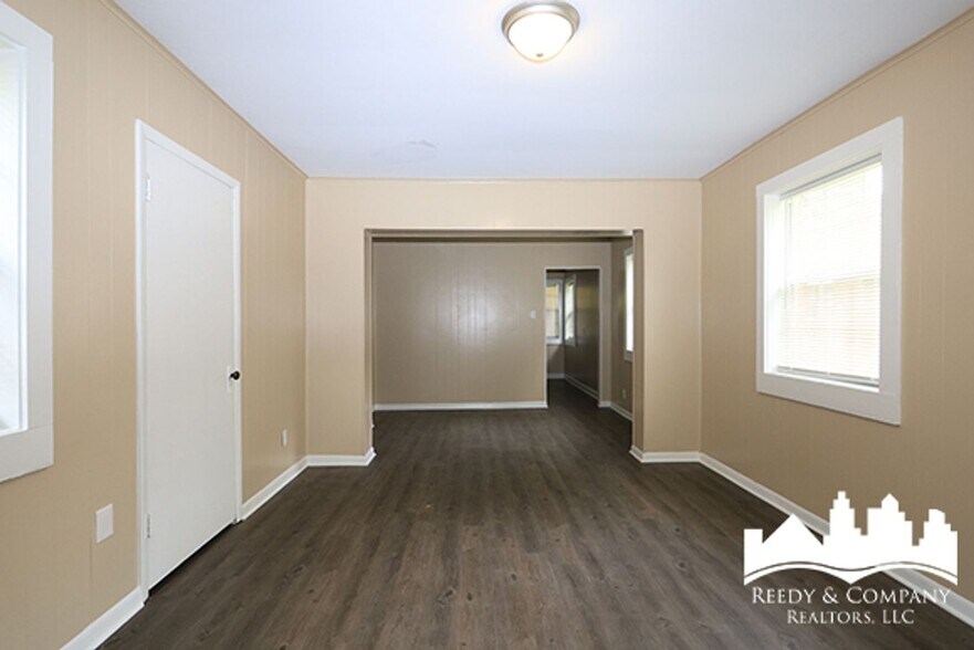 Building Photo - 992 Maria St