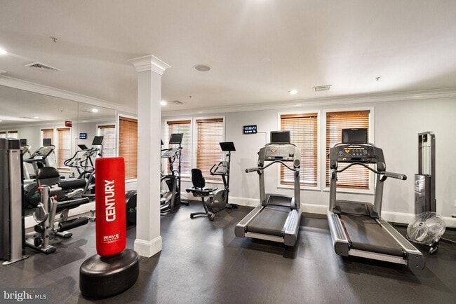 Building Photo - 2465 Army Navy Dr