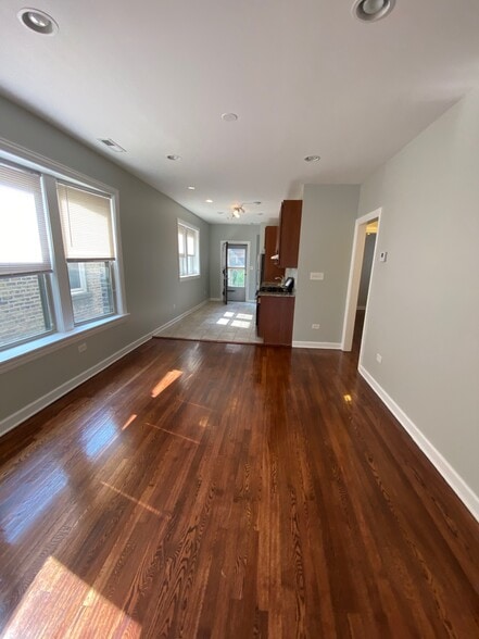 Building Photo - 5114 N Kimball Ave