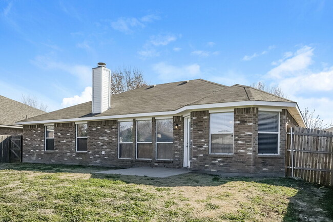 Building Photo - 909 Crowder Dr