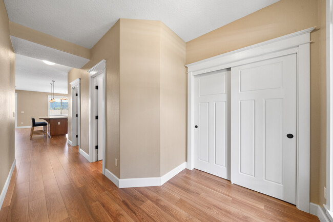 Building Photo - 4725 SE 28th Ave