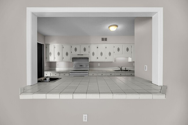 Building Photo - 2 Bedroom, 2.5 Bath Home with Flex Room on...