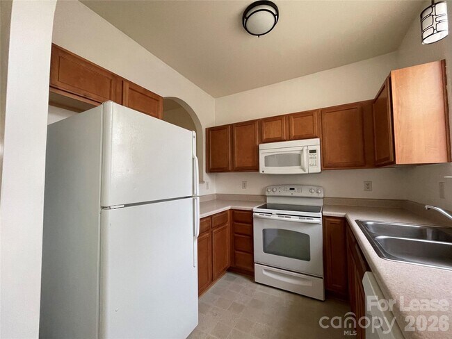 Building Photo - 5703 Erin Dr
