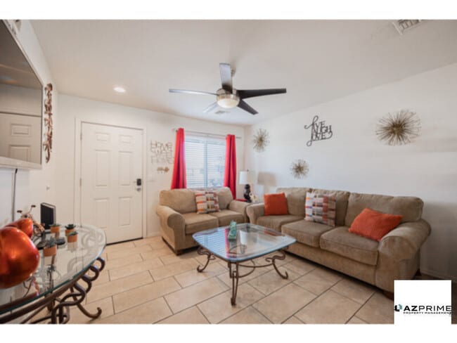 Building Photo - Charming Fully Furnished 3/2 Phoenix House...