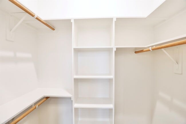 Building Photo - 421 E 41st St